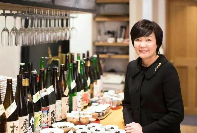 开元体育·(中国)官方网站安倍遗孀现身海湖庄园！被特朗普夫妇高规格接待穿亮色西装(图9)